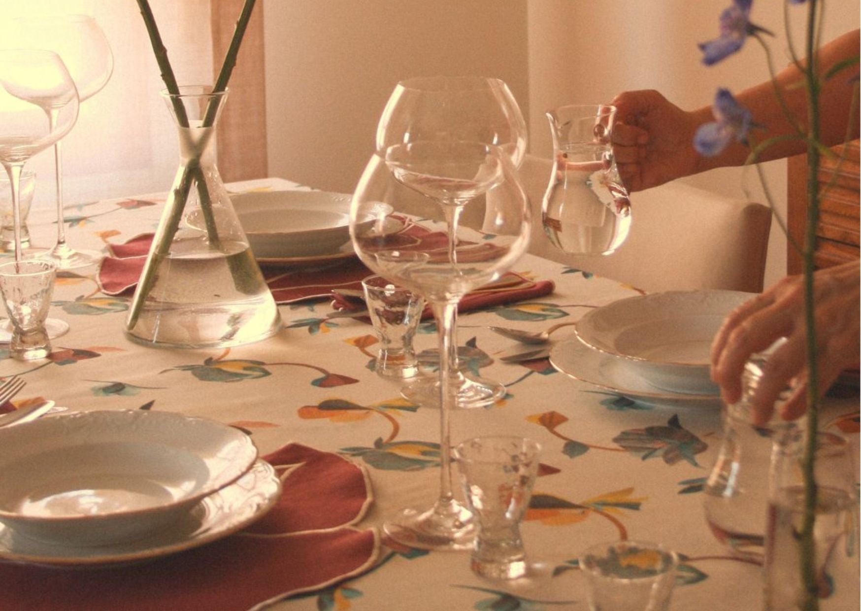 El arte de componer: Por qué tu mesa es un lienzo en blanco