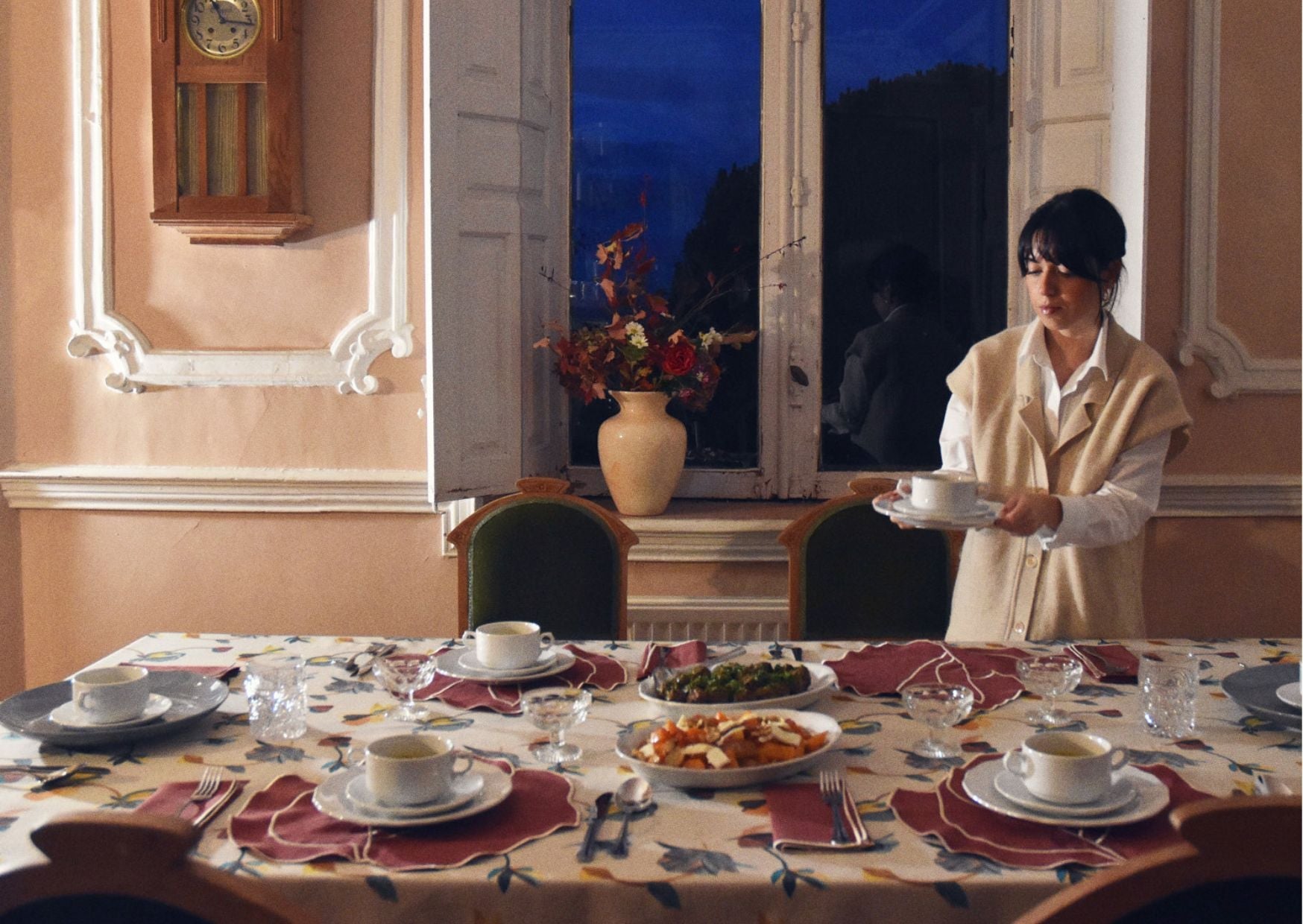 El fin del minimalismo plano: por qué tu decoración de casa necesita Personalized Maximalism