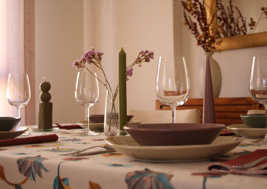 Vajilla de cerámica y textiles de autor: el tándem perfecto para una mesa con personalidad